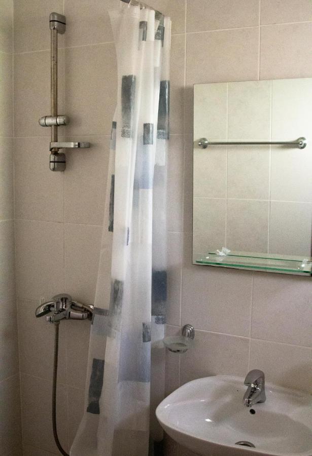 Hostel "KRALJICA SNEŽNA " Sutomore Kültér fotó
