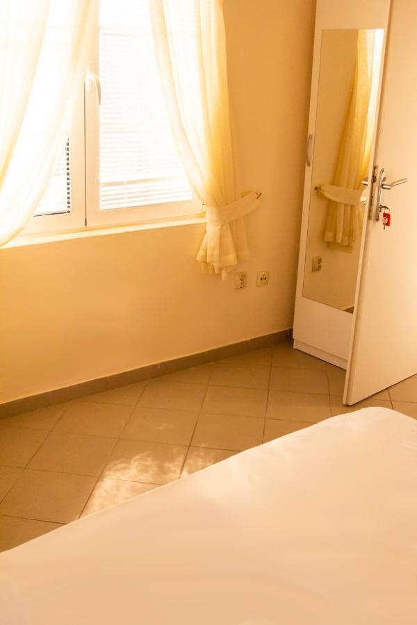 Hostel "KRALJICA SNEŽNA " Sutomore Kültér fotó