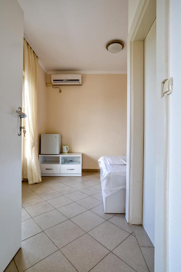 Hostel "KRALJICA SNEŽNA " Sutomore Kültér fotó
